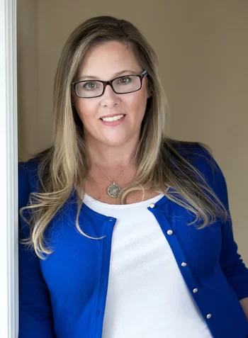 „Întâmplări amuzante, răsturnări de situație neașteptate și o mare doză de dulcegării se combină într-o poveste de dragoste irezistibilă. Cu siguranță, aceasta va atinge coarda sensibilă a cititorilor." - Publishers Weekly     „Premisa din spatele poveștii este atât de inteligentă și ingenioasă; a fost o lectură foarte răcoritoare și diferită. Problemele pe care le abordează povestea au fost foarte bine detaliate și recunosc că am lăcrimat o dată sau de două ori în timp ce citeam.” – Jo    „A început cu o scrisoare este o lectură fabuloasă care m-a făcut să râd și să plâng în aceeași măsură. O poveste amuzantă, dulce, sexy și provocatoare. Sunt atât de bucuroasă că am luat această bijuterie și recomand tuturor să încerce acest duo fantastic! Vi Keeland și Penelope Ward sunt top în categoria cărților romantice.” - Lea