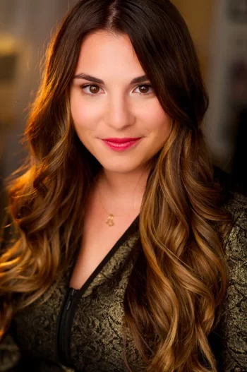 Sabia de sticlă- Victoria Aveyard .PDF