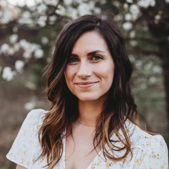 Cărți PDF online gratis Cerul din adâncuri – Adrienne Young .PDF